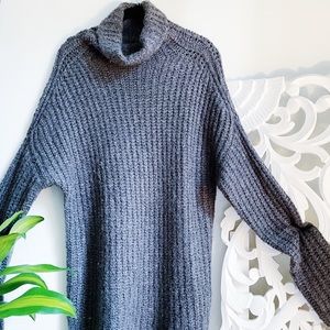 {Abercrombie} Cozy Turtleneck Sweater